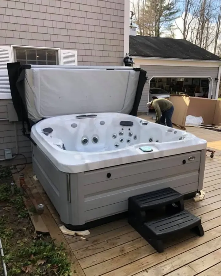Rocio Alvarado's spa install